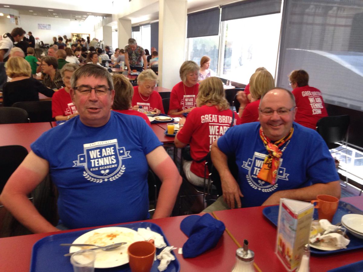 mhoppenreys2000's tweet photo. Nos supporters lençois ont l'équipe de France dans la peau... Avec les couleurs bleu blanc rouge!!! #SupportLesBleus http://t.co/S0kvSMEo3o