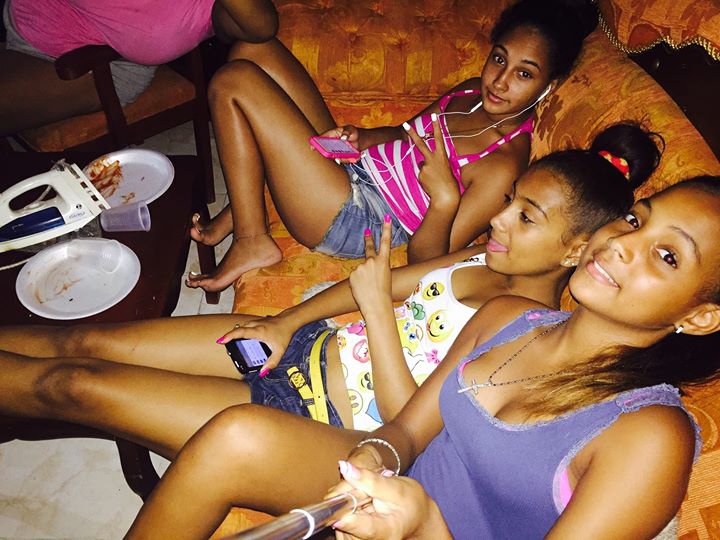 estdaniela_'s tweet photo. Hacii Nos Pasomos Nuestra Noche #ElloTanLoco #YoArriba&amp;TuAbajo Mii Papii Mio #JcLaNevula #Albert06 ^_^ http://t.co/UqxMBWSpIs