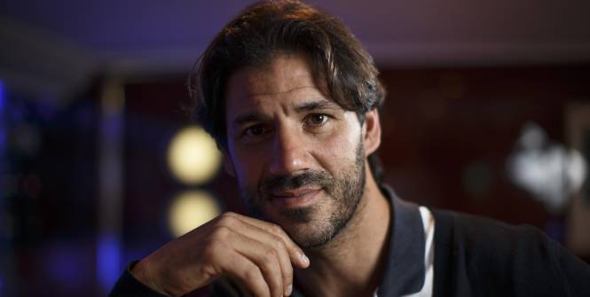 lequipe's tweet photo. Mickaël Madar sur le banc de l'AS Cannes http://t.co/lndxXmIw6j http://t.co/hbw8tDxy7v