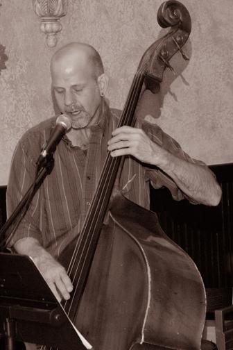 BroadwayJazzKC's tweet photo. Bryan Hicks Qrt 2night 8:30-12:30
Bryan Hicks -Bass/Vocals Steven Lambert -Sax Rod Fleeman -Guitar Matt Leifer -Drums http://t.co/xWgBqP3Q5F