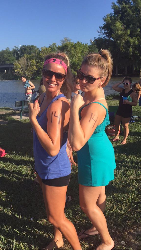 LyndsayALee's tweet photo. .@brooklyn_earley and I are about to dominate this paddle board crossfit competition #Team14 #EarLee http://t.co/OloblDGg8v
