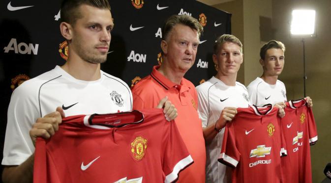 liputan6dotcom's tweet photo. Begini  Cara Manchester United Transfer Pemain http://t.co/FqK8coPyYY http://t.co/B1NNxqfUoZ