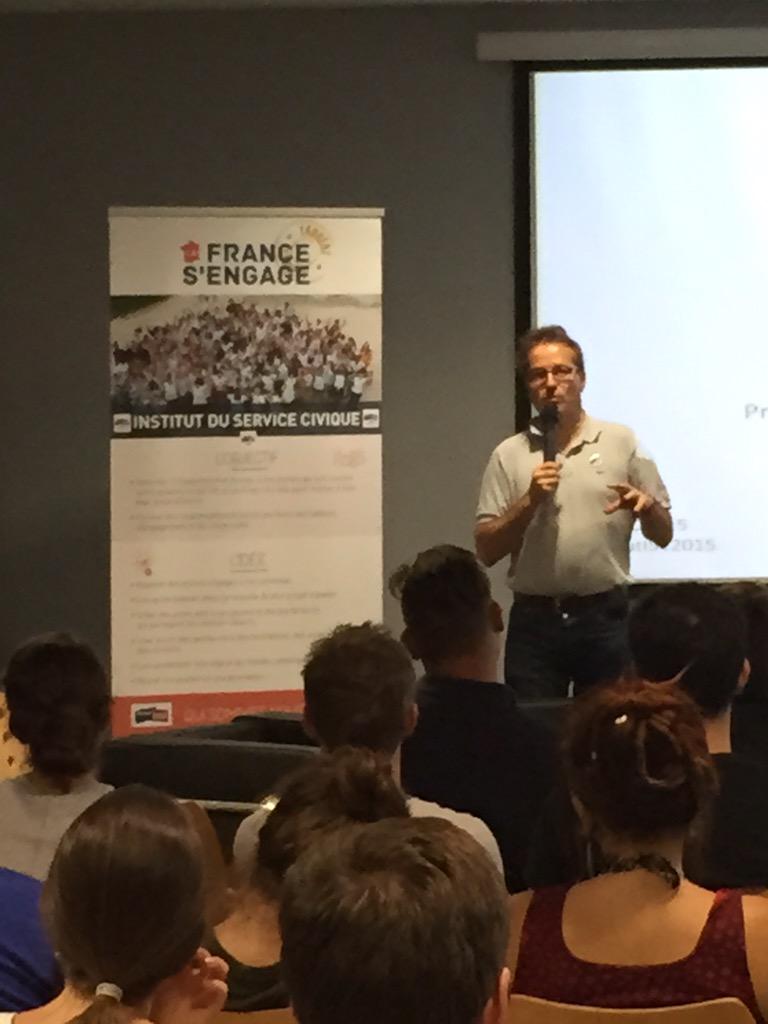 i_engagement's tweet photo. "L'Institut et ses lauréats"
Conf de M Hirsch, président de l'Institut, lors du #BugeatDesAnciens !
#LiveISC2015 http://t.co/AoNAkahaXJ
