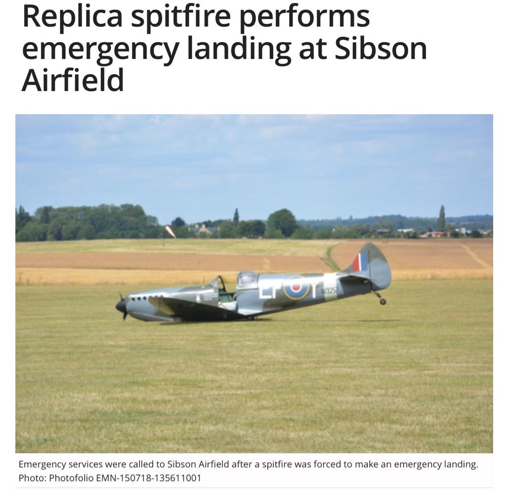 [Internacional] Piloto aterra um Spitfire sem trem de aterrissagem CKM4fr0WgAA4_lm