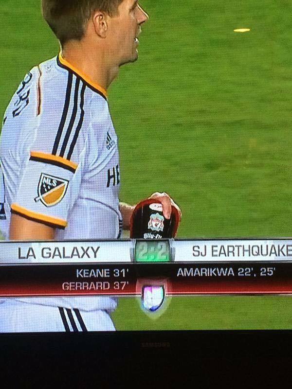 thefamousreds_'s tweet photo. Klub nya di LA Galaxy, tapi hatinya masih di Liverpool. Steven Gerrard. http://t.co/kAjgxVRAhr