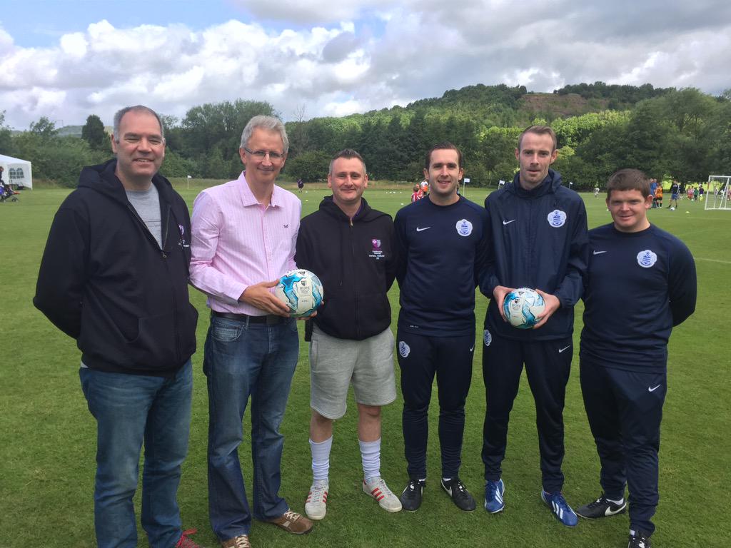 Ash4Bryan's tweet photo. #HighPeakAndrew popped in for a kick around #hopecement http://t.co/y53uZ412c3