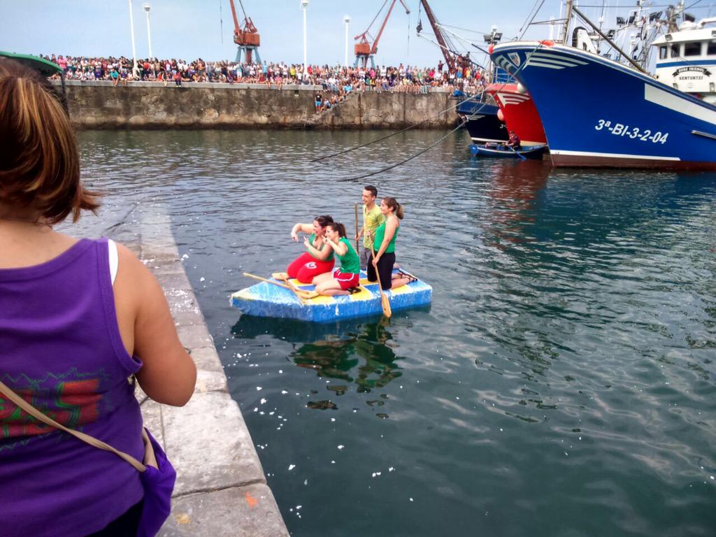Karpe_Stz's tweet photo. Y aki estamos haciendo la prueba de balandros las #karpe2015 junto con lander de #ekihotz2015 http://t.co/DsDkTn5fsW