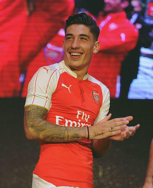 Hector Bellerin signs new Arsenal contract