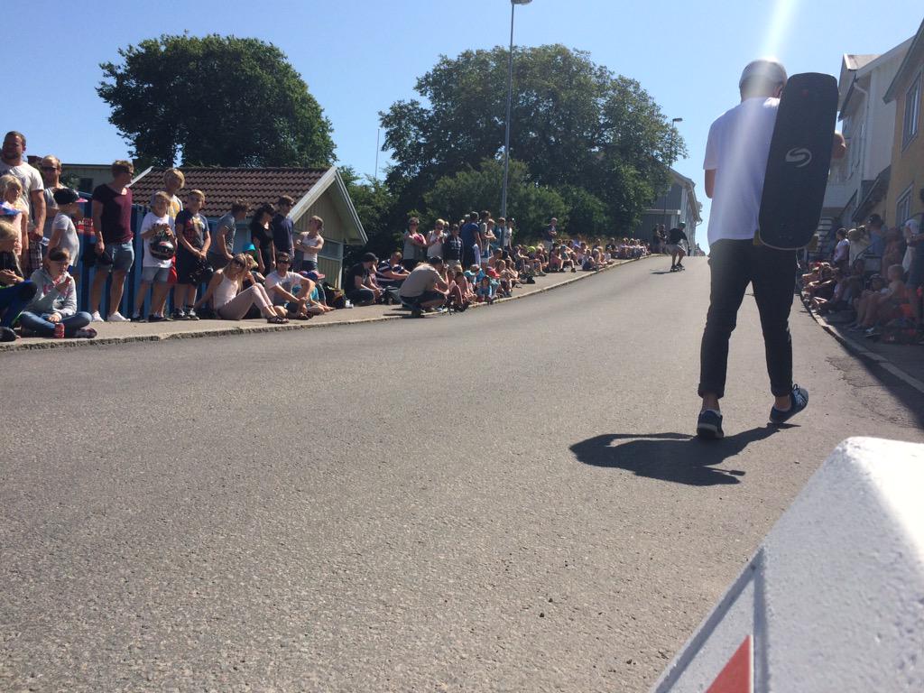 hallifornia's tweet image. Kom ner till platsarbacken och se vår slide-tävling #hallifornia #Varberg #slidejam