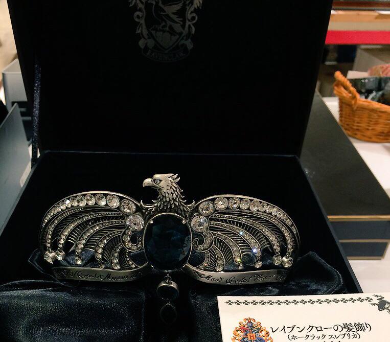 ウィザーディング ワールド ベストグッズコレクション レイブンクローの髪飾りが本日入荷いたしました お待たせしましたー 実物はとても綺麗ですよ なんばにお越しの際はぜひ1度見にきていただければ Http T Co Rht6erxcxv