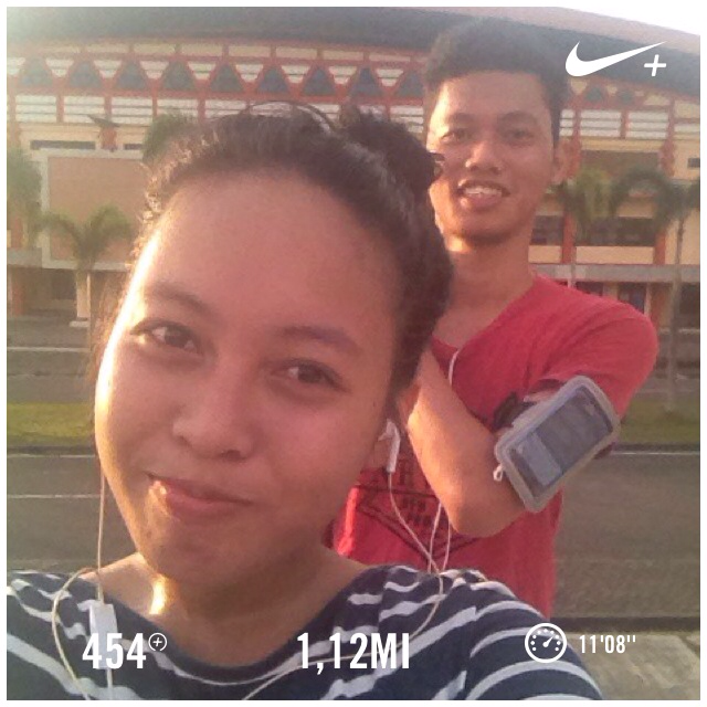 Raptor_evan's tweet photo. with him 😒 I just ran 1,12 mi @ a 11'08''/mi pace with Nike+. http://t.co/6PL4QNjOob #nikeplus http://t.co/t8WAKBxovw