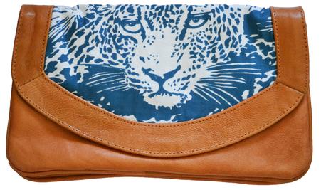 adyukateam's tweet photo. A great collection by @empireofbees
http://t.co/9KFz9CDMcI
#fashion #bags #ecofashion #purses #handcrafted http://t.co/FXfRDBFACN