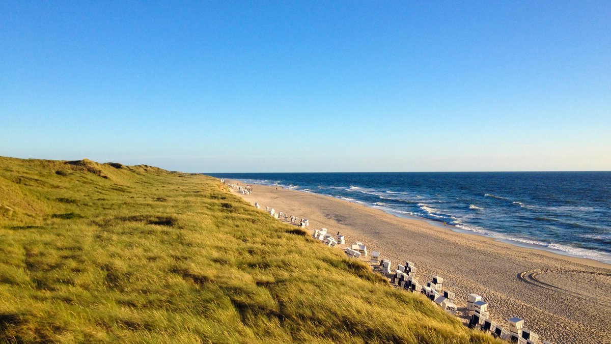 Lust auf Sylt? Die Weite der einzigartigen Meeresnatur der Insel? Angebote finden Sie auf: wittenbrinks-auf-sylt.de/angebote.html