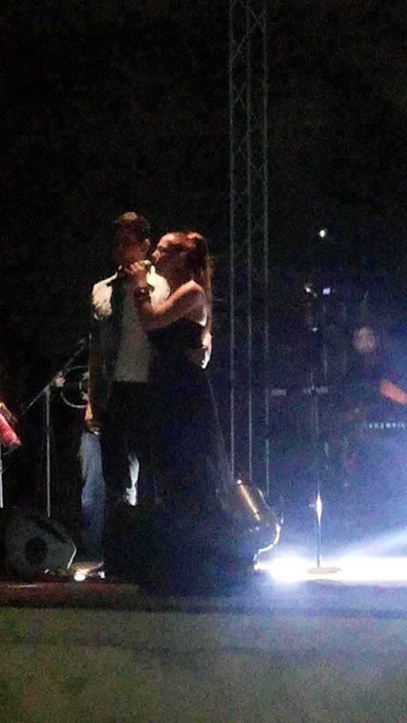 Angeliki_Asl's tweet photo. @maslanidou @Elesnitsalis φωνάρες σας 😍😍😍 σας αγαπώ παρα πολύ! 💝💓 http://t.co/vGAeQqnZTR