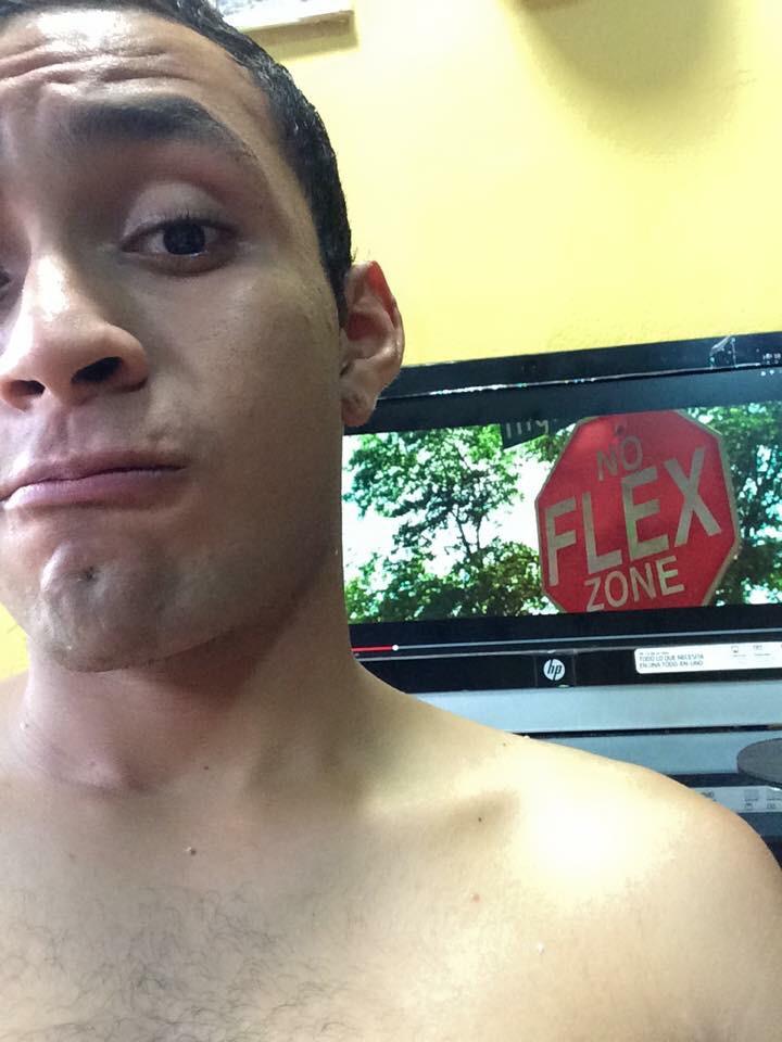 HdzNas's tweet photo. No flex Zone http://t.co/s4gttjSW0k