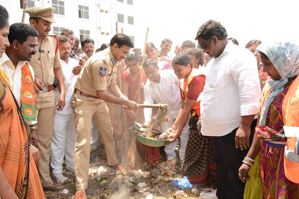 Telangana police are doing the real swach telangana. Kudos <a href="/TelanganaPolice/">Telangana Police</a>.