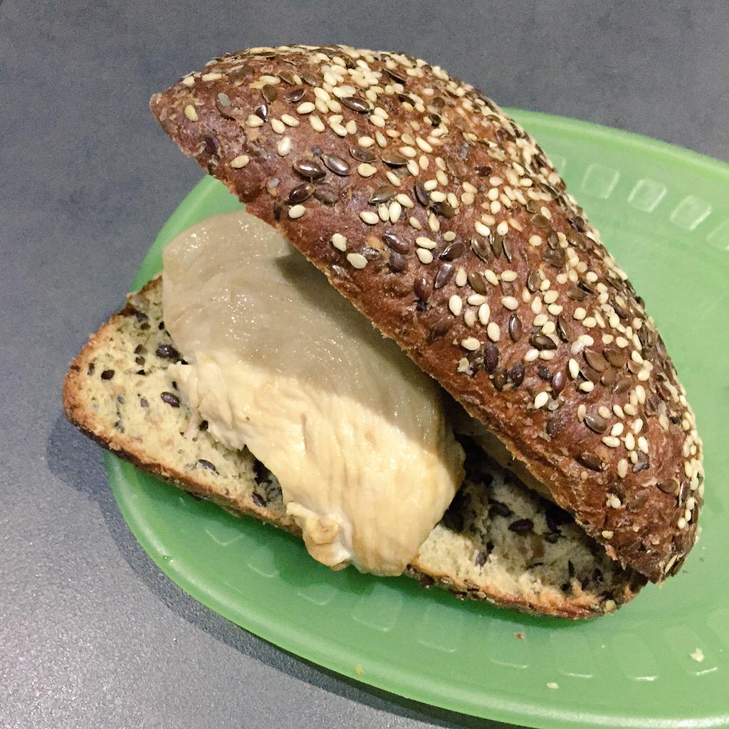 davemendonca1's tweet image. Protein roll 27g, chicken breast 24g for lunch. Major league protein gains! @chris_johno07  nice!😋 #doublefull #lidl