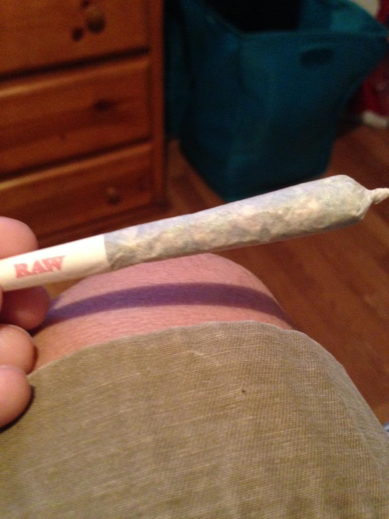 SirCraigAllen's tweet photo. Lechuga de Diablo 😈 #howhighareyou #noofficer #itshihowareyou #straightedge @ImOnTopp http://t.co/1AYMd9U86E