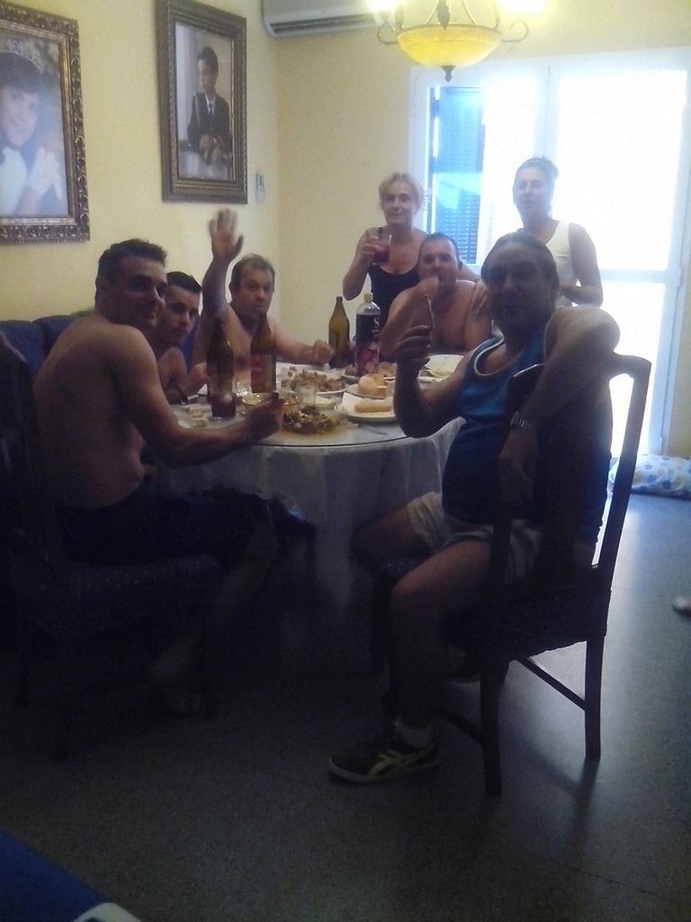 manumorientes's tweet photo. De comida bien acompañado. http://t.co/4ijofg4XJV