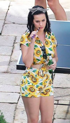 P_Vaper's tweet photo. Vape like a boss. @katyperry! http://t.co/rWMgllNBOI