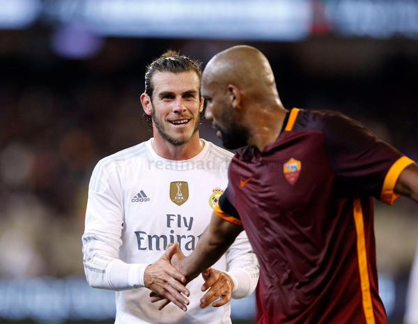BaleGirls11's tweet photo. Bale durante el partido ante La Roma. http://t.co/dBm5QpLmlF
