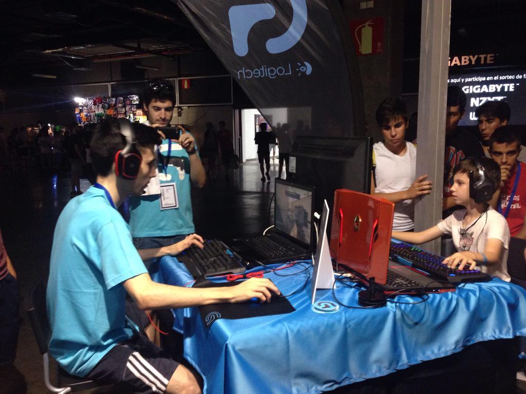 FewGames's tweet image. Steelseries ahora patrocina a @tigre_2007, actualmente dando lo mejor de sí en @DreamHackSpain.