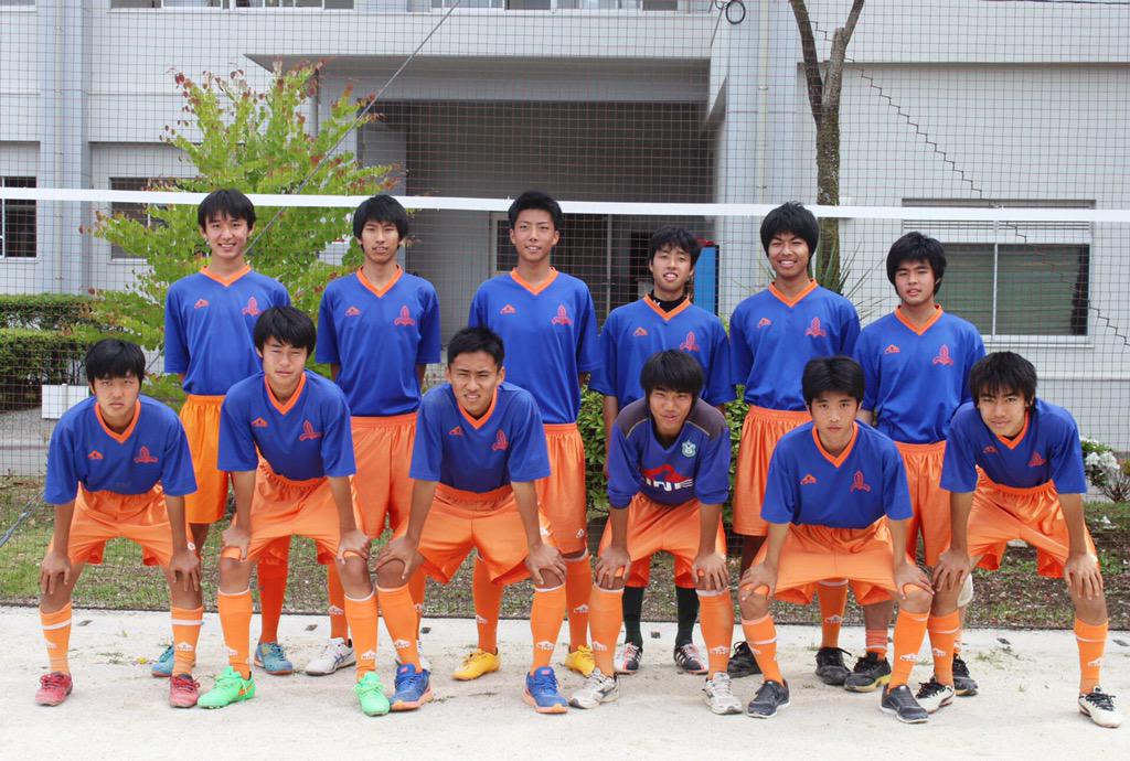 宮本航太 明日 いよいよ小田原高校サッカー部の闘いが始まります 今まで 3年間積み上げてきたものを出す時 色んなものに感謝の気持ちを見せる時 チーム一丸となり勝利をつかもう 11 00 Vs湘南学園 寒川高校 応援宜しくお願いします Http T