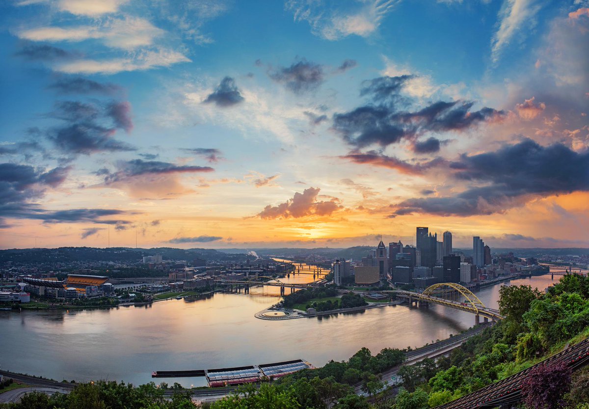 DaveDiCello's tweet image. Sometimes you just have to sit back and say "Wow" when it comes to sunrise in #Pittsburgh. Happy Saturday guys!