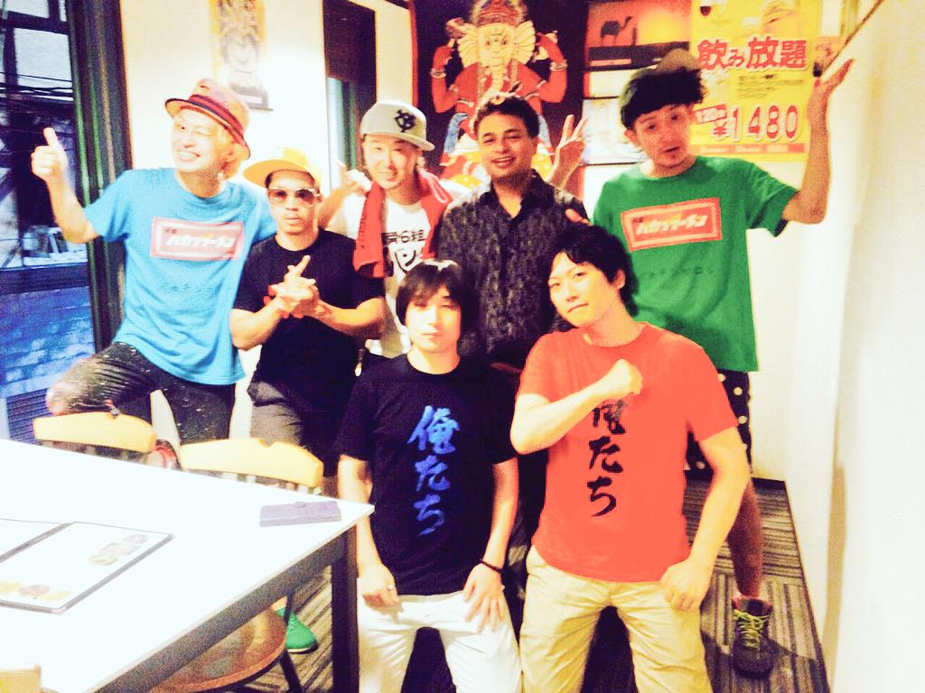 bacabulove's tweet photo. バカブラーメン準備中☆ご来店ありがとうございましたー☆めちゃんこ楽しかった☆みてくれたみんなも楽しかったらめちゃんこ嬉しかです☆皆さんありがとう☆ビクさんカレー７周年おめでとー☆^バ^いまから俺たち僕たち私たちで打ち上げですばい☆ http://t.co/3uAtVxxDyX