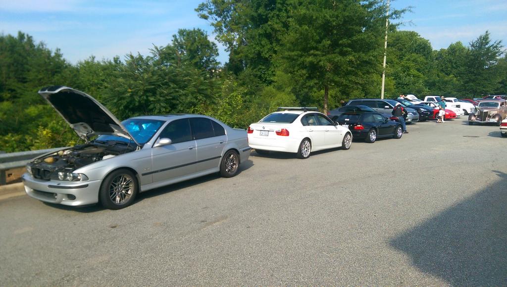 hubrisdog's tweet photo. The only non slammed BMWs   #hellafunctional http://t.co/4fhGuYOhqm