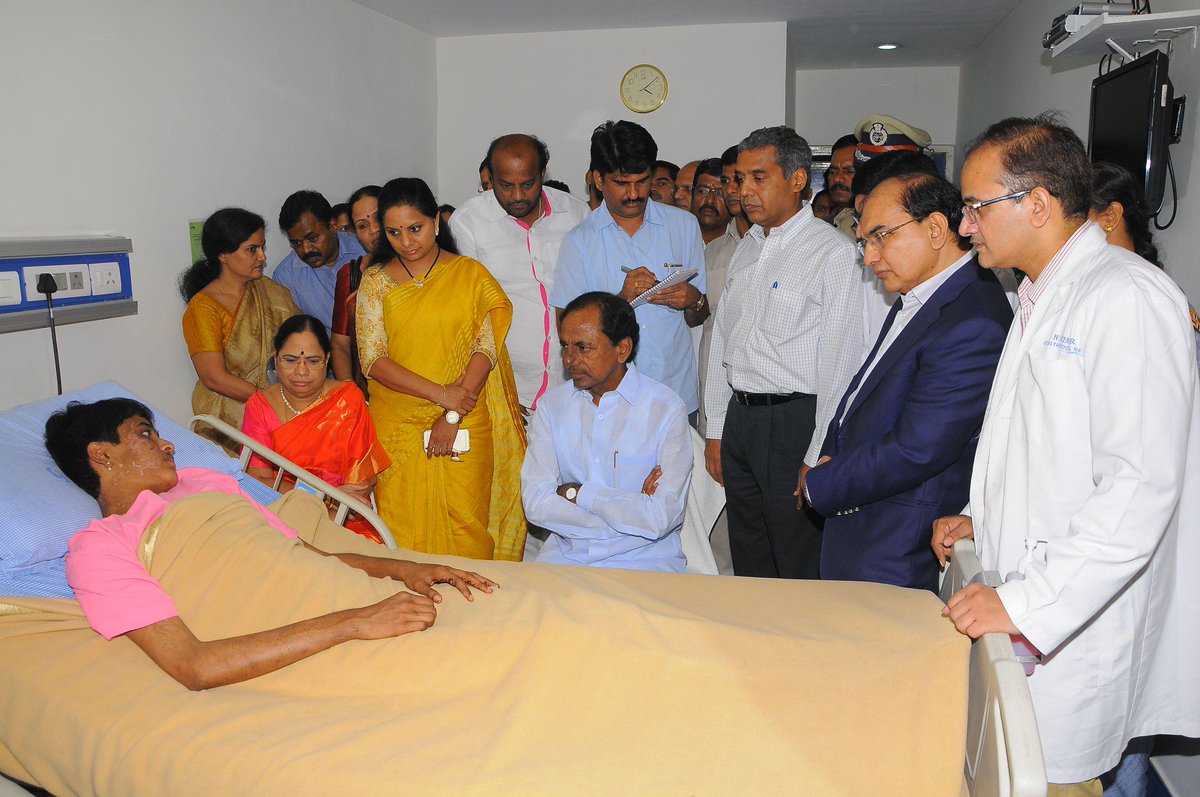 CM visited Pratyusha, a victim of domestic abuse, currently undergoing treatment at Aware Global hospital. 1/3