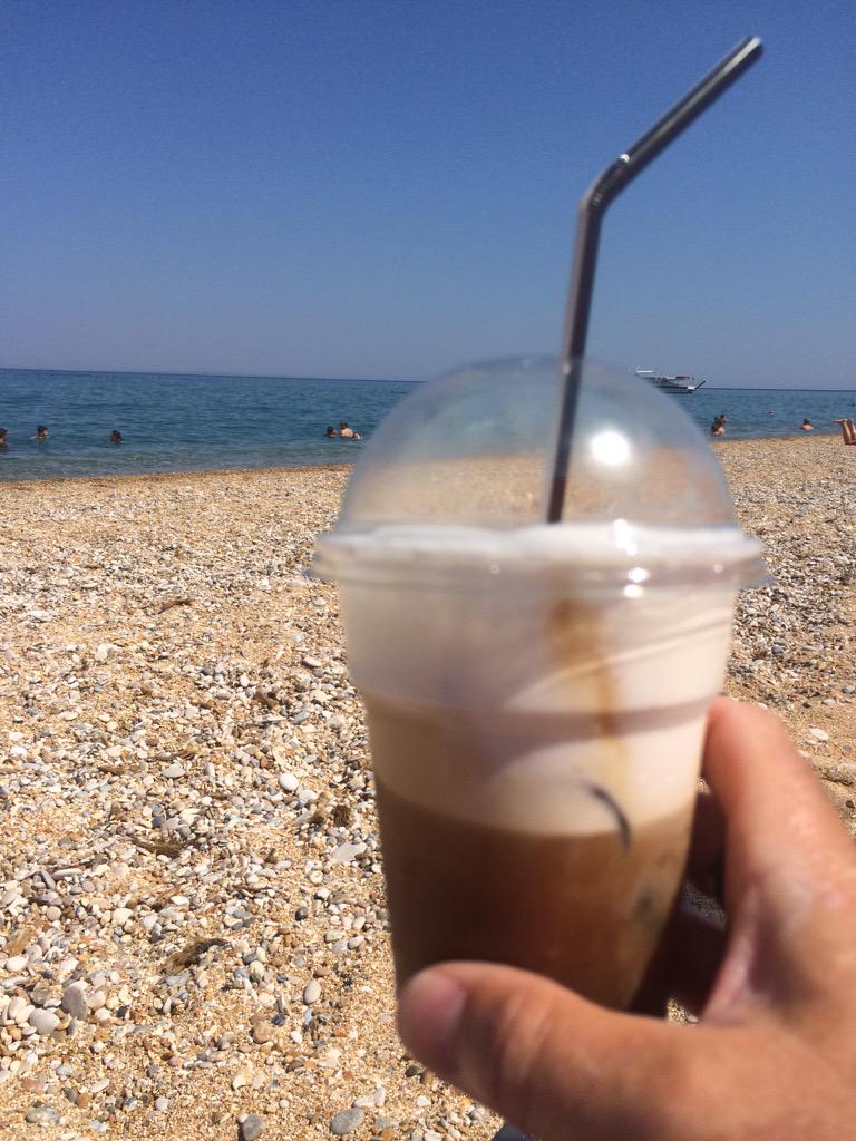 jjl_jjl's tweet photo. ×
#Frappuccino #sun #tryingtocooldown #notworking #melting http://t.co/aNNcsSjX2p