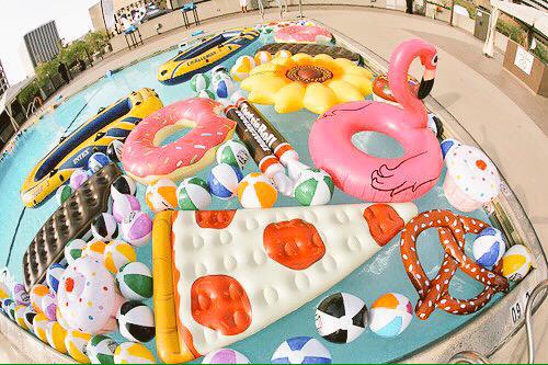 56Lhe's tweet photo. いっぱいの浮き輪で遊ぶプール🏊💓
絶対たのしいよね！ http://t.co/mlOgvoHKCT