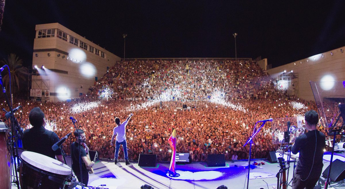 MarcAnthony's tweet photo. Gracias #Malaga! Este show fue increíble! #ESPAÑA espero poder regresar pronto! #CambioDePiel #Tour2015 #VivirMiVida http://t.co/rTWQCkS9EI