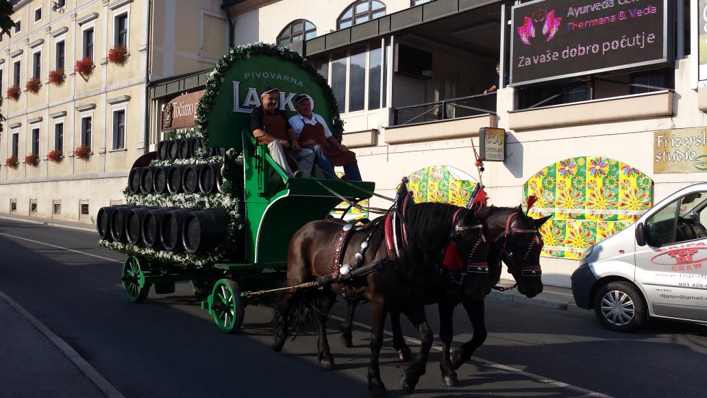 pivoincvetje's tweet photo. Nova dostava @lasko_pivo pred oder #zlatorog @pivoincvetje.@Hladnopivo1987, @SANK_ROCK  in @steviesalas http://t.co/keQiCnveG8