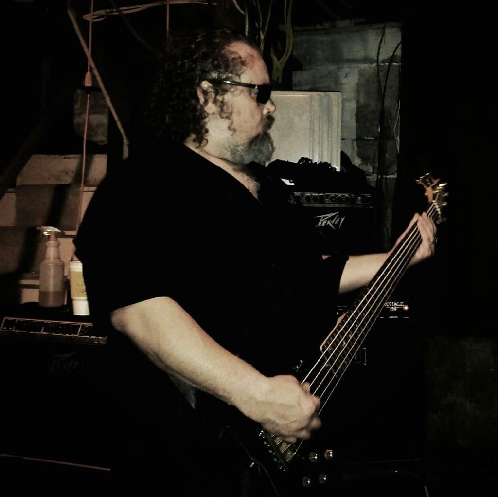 Kingdoms_Gate's tweet photo. Great shot of Darrell from practice last night, thank you Dana!
#practicemakesperfect #dungeon  #bassplayer http://t.co/vu7ToiOJZk