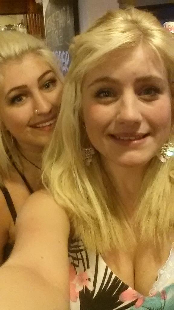 abbiesimpson24's tweet photo. Last night 😊 http://t.co/HyPCTaaGrW