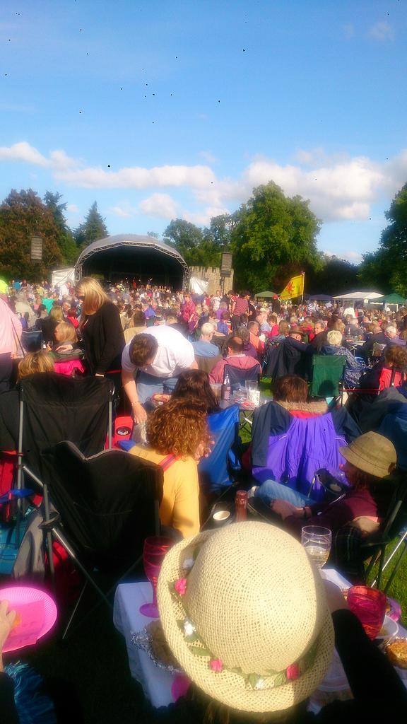 glamisproms's tweet photo. Everyone's having a fine time. Plenty picnics! #GlamProm 2015 http://t.co/PrWnd5tzam