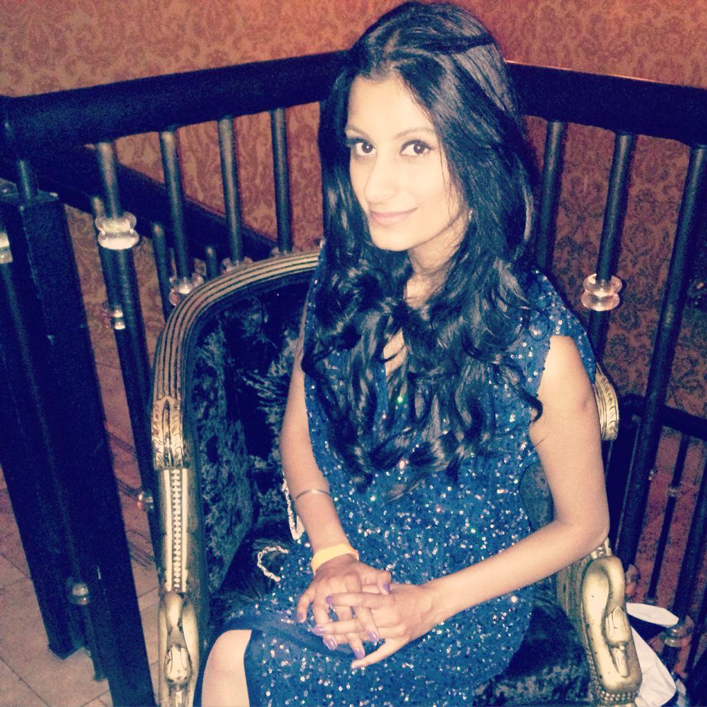 JoytiKTV's tweet photo. #strikeapose #chairsitting #dressingup #heels #sitinstyle http://t.co/ZHhkQxc9gA