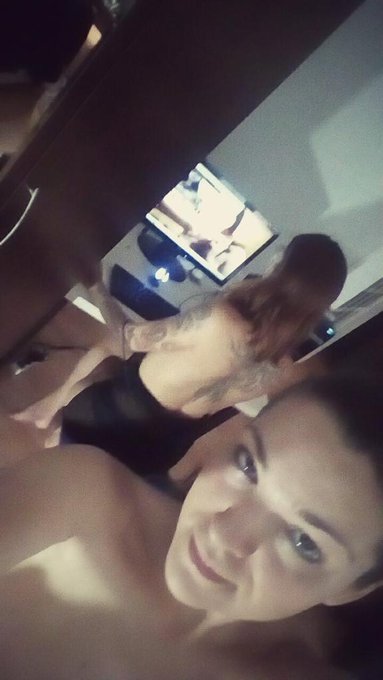 Emitiendo en directo desde mi casa con @silviarubix para @Cam4_ES .. Un poco de #BDSM despu&eacute;s de las<a class="tags" href="/tag/silviarubix">@silviarubix</a><a href="/tag/bdsm"class="tags"><span>#bdsm</span></a>