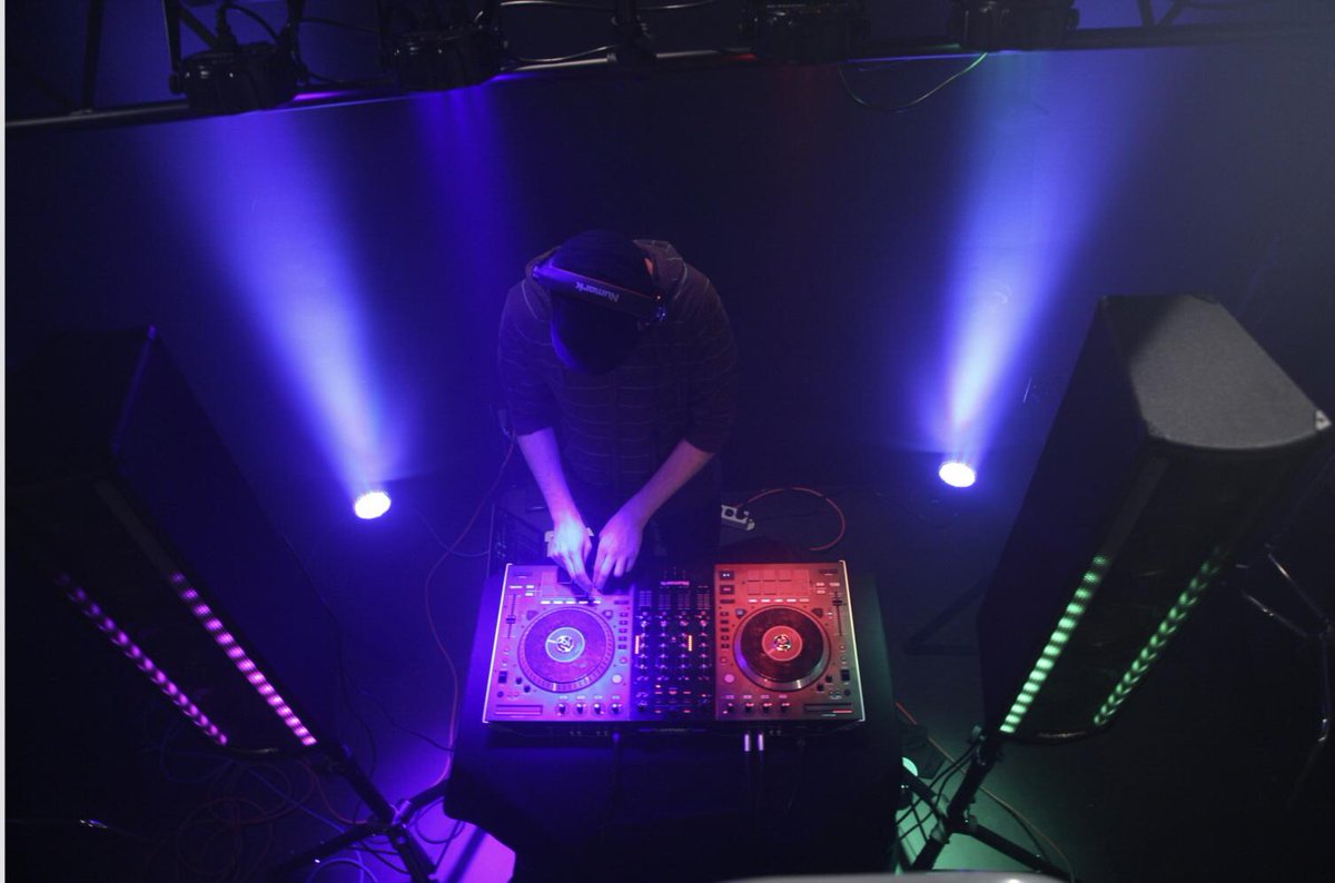 Numark's tweet photo. #EyeSpyNumark #NS7II & #LightWaveSpeakers at Club Scenic Drive with DNA @DigitalNatured behind the wheels. http://t.co/e2zoZBw15O