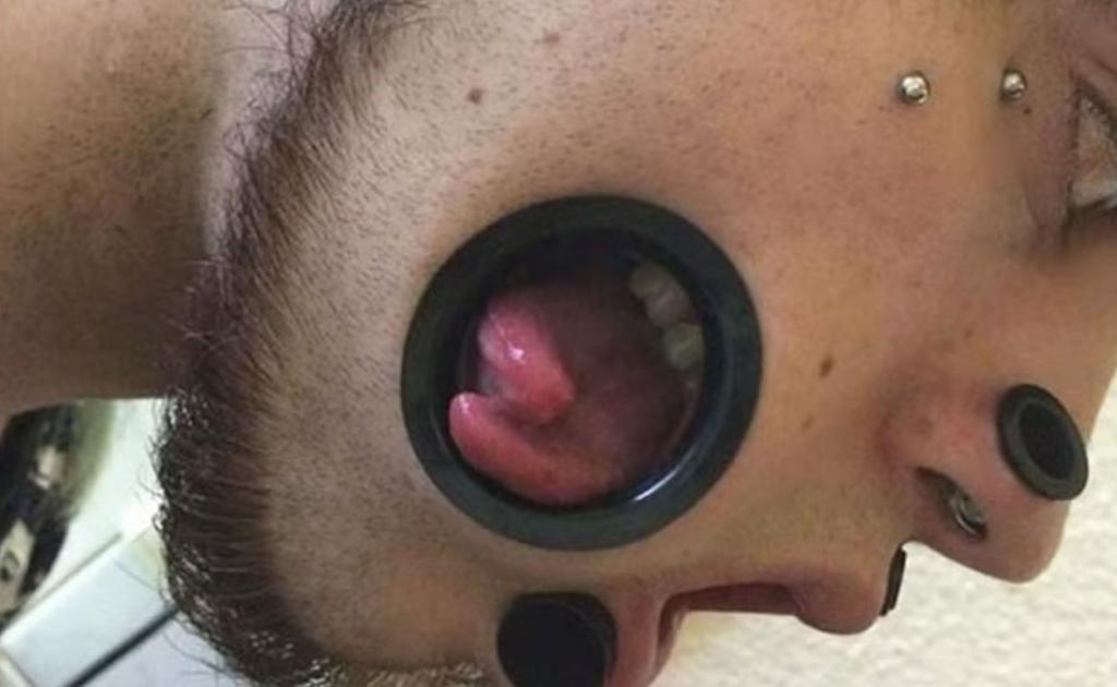 These extreme piercings aren't for the faint hearted...  thesun.uk/6014BDtLM