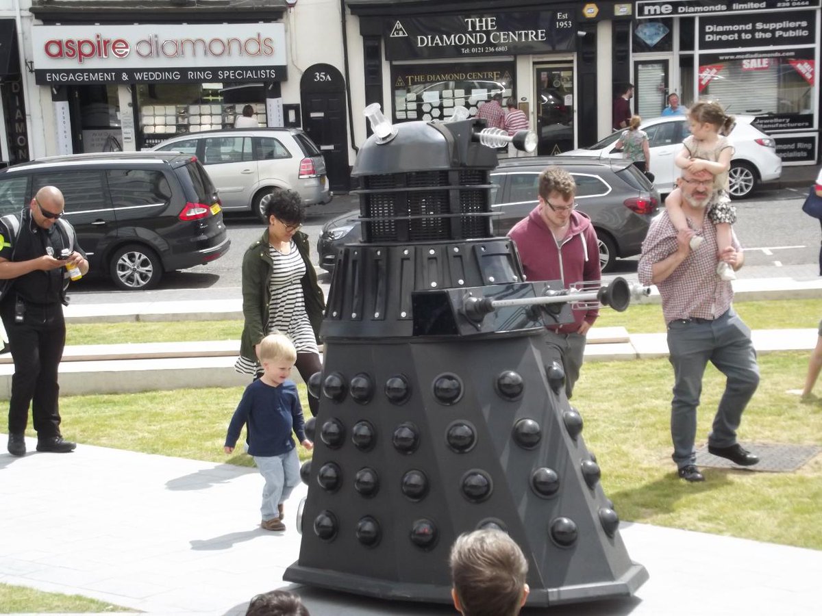 ellrbrown's tweet photo. Golden Square @MyJQ @BirminghamJQ #dalek @bbcdoctorwho @doctorwhotv #brumhour #100DaysofBrum #teambrum http://t.co/dMxwUs0On5