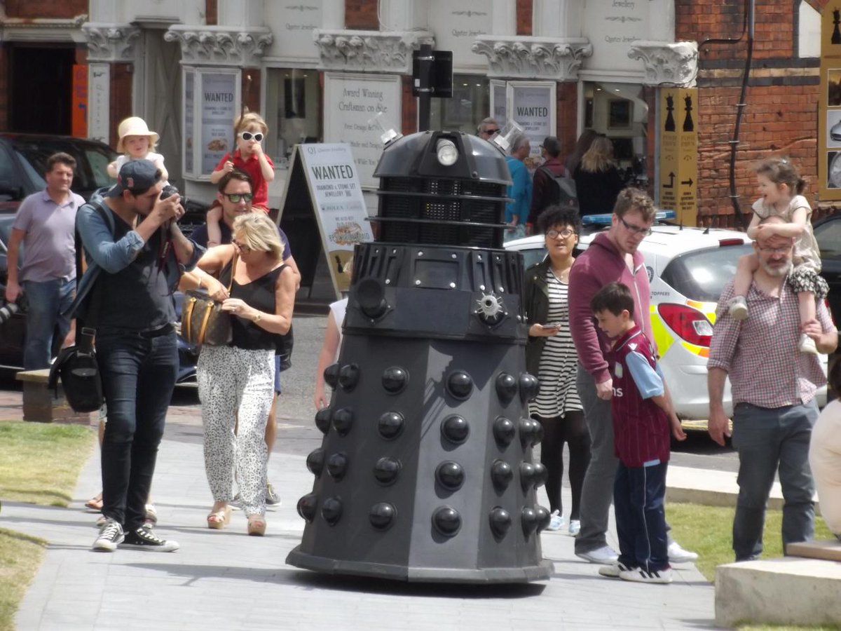 ellrbrown's tweet photo. Golden Square @MyJQ @BirminghamJQ #dalek @bbcdoctorwho @doctorwhotv #brumhour #100DaysofBrum #teambrum http://t.co/dMxwUs0On5