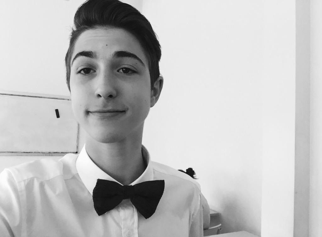AleKappa97's tweet photo. Why Not? #esame2k15 #maturo #papillon #style http://t.co/qb5oY0WtLA