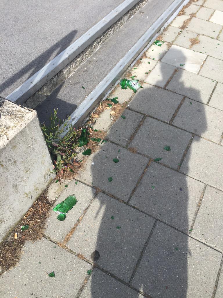 Einde dienst... Wilde deze held nog even bedanken voor de kapotgegooide flesjes bij bureau
