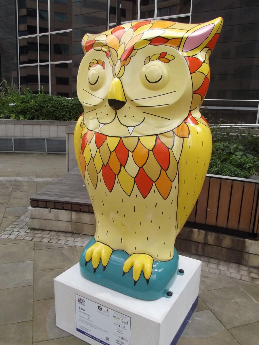 ellrbrown's tweet photo. @thebighoot2015 Colmore Square. Leo, The Graduate &amp; Tessellated Triangles. #brumhour #100DaysofBrum @ColmoreBID http://t.co/HxjAcWf8VR