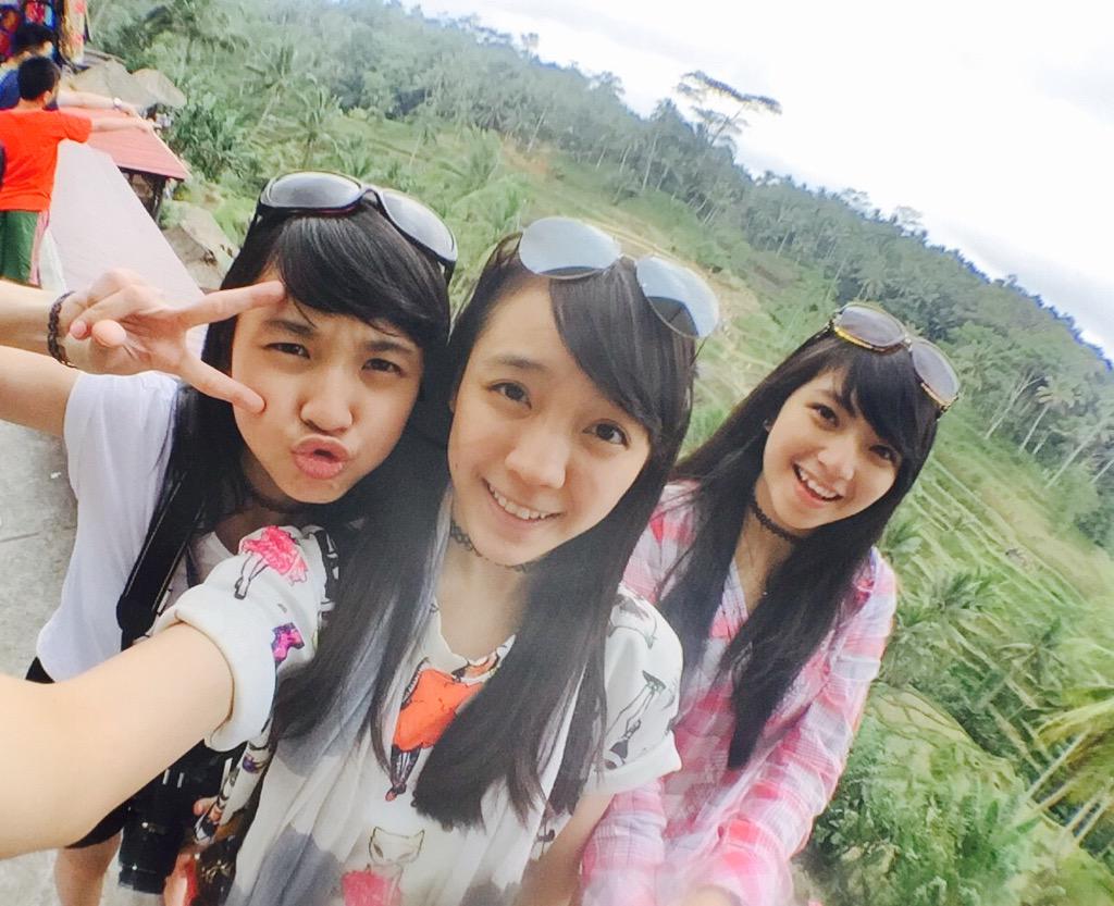 _shaniagracia31's tweet photo. Selamat malaamm!🌚
Selamat tidur, semoga mimpi indah~
Btw, dapet salam nih dari kitaa ahaha👻👻 http://t.co/S169EqlQRY