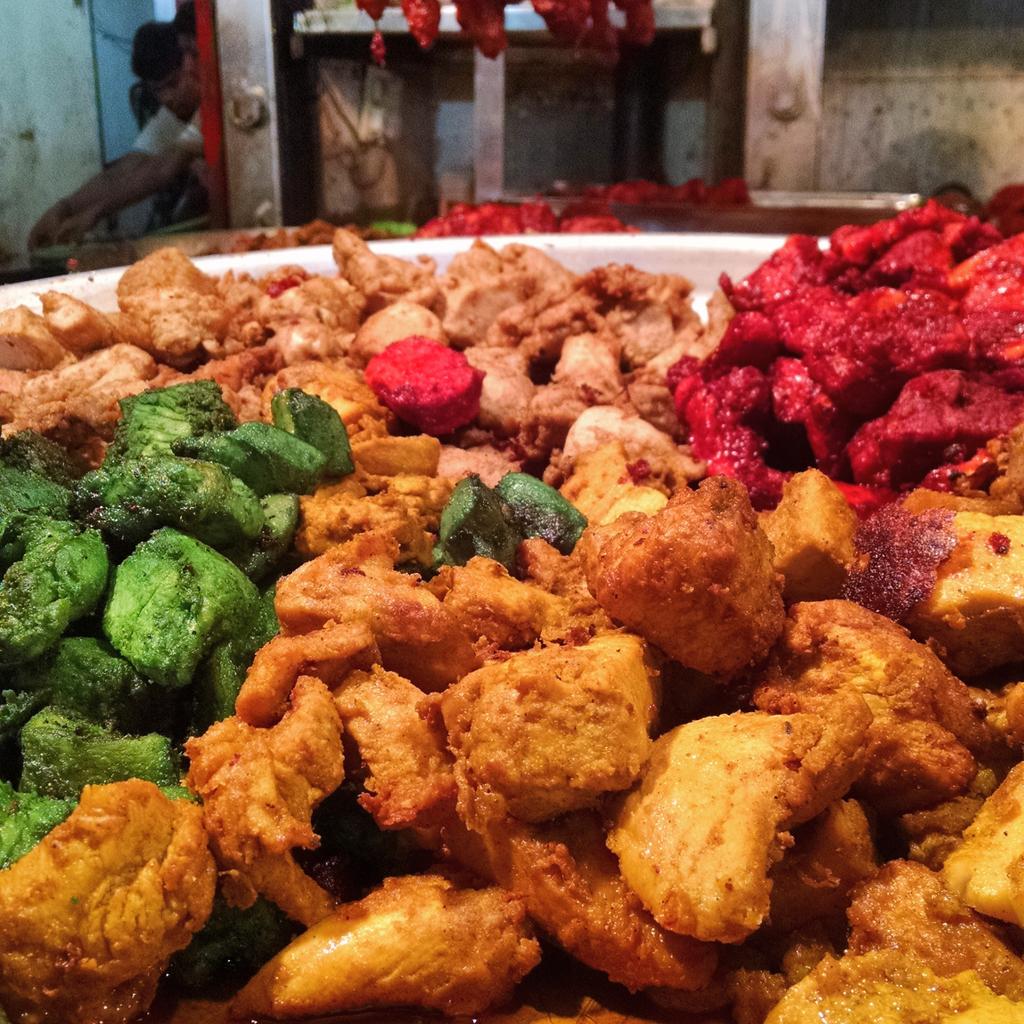 fatfoodiesworld's tweet image. Lobed the food walk through MD.Ali Road @FoodBloggerAI @salloni #foodporn  #EidMubarak #Ramadan2015 @WeAreMumbai