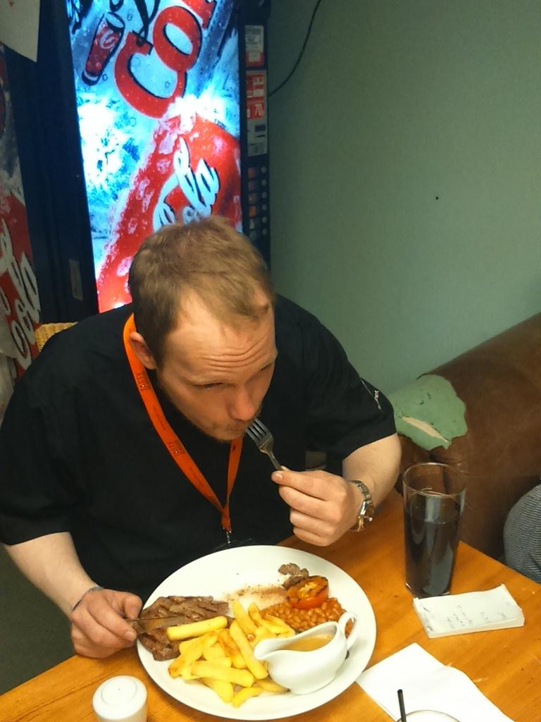 Kevin enjoying his well earned steak, 80 tasty rewards in just 2 weeks!! Well done Kevin!! <a href="/theNelsonTT/">TheNelson</a>